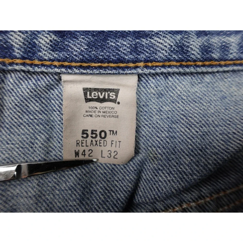 Levi's 550‎ Relaxed Fit Tapered Leg Jeans Mens 42x32 Blue Denim Distressed Work
